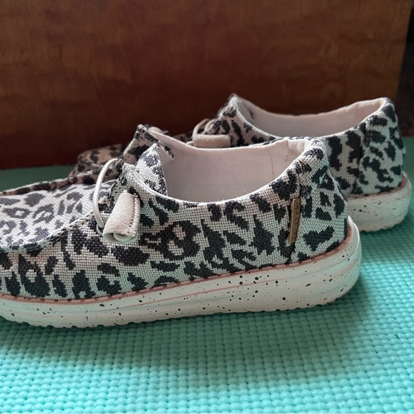 Hey Dude size 5 - Picture 5 of 13